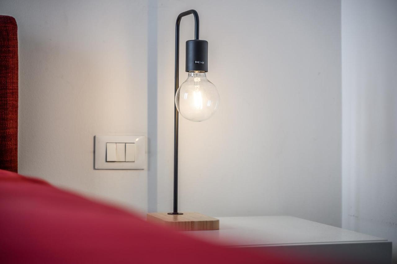 The Lantern Flat - Darsena Area Apartment Milano Ngoại thất bức ảnh